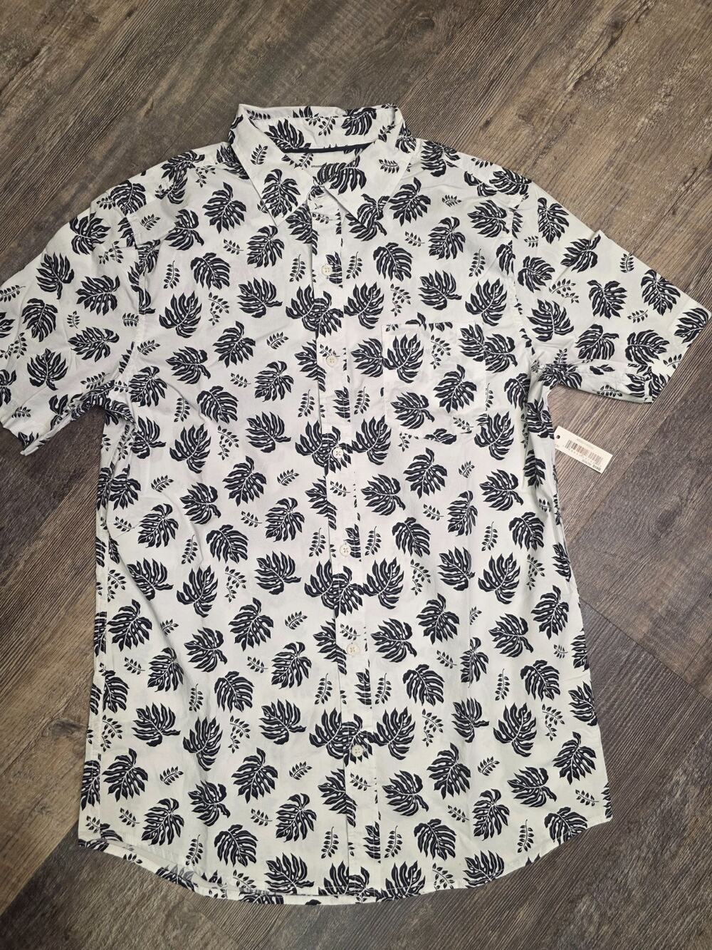 NWT Amazon Essentials Mens Medium Slim Fit Short Sleeve Poplin Tropical Shirt